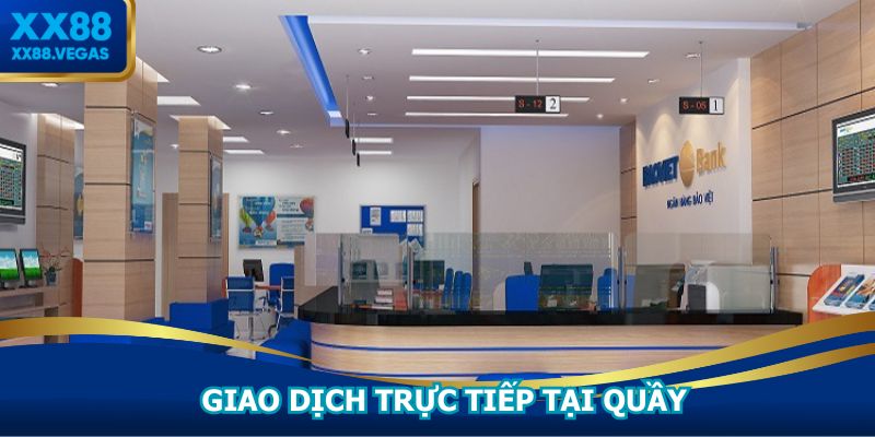 Giao dịch trực tiếp với nhân viên ngân hàng